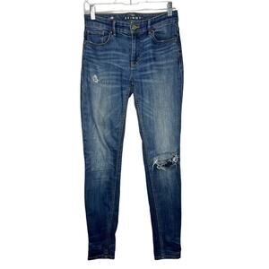 WHITE HOUSE BLACK MARKET / the skinny medium wash distressed jeans / 00